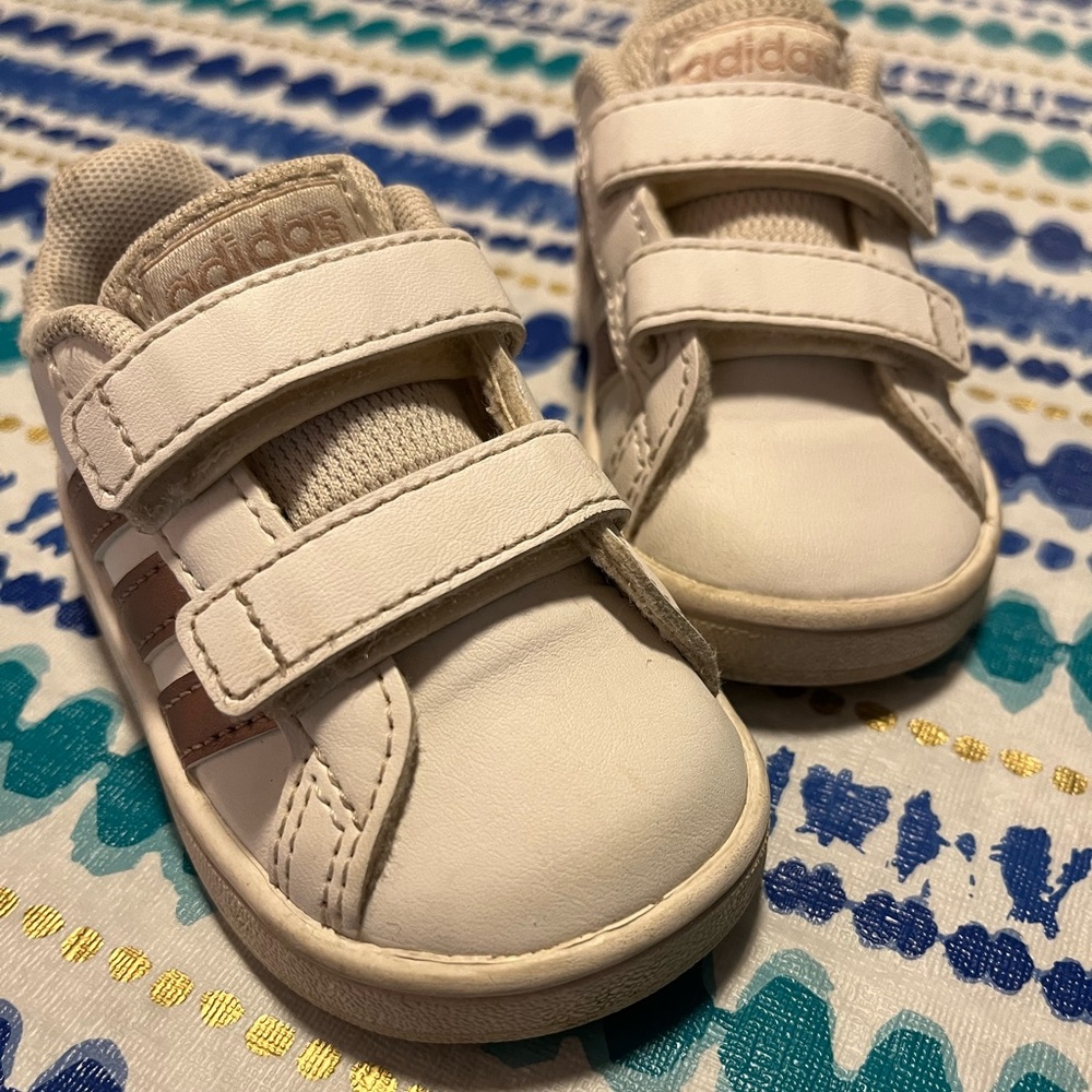 Adidas toddler shoes sz 3